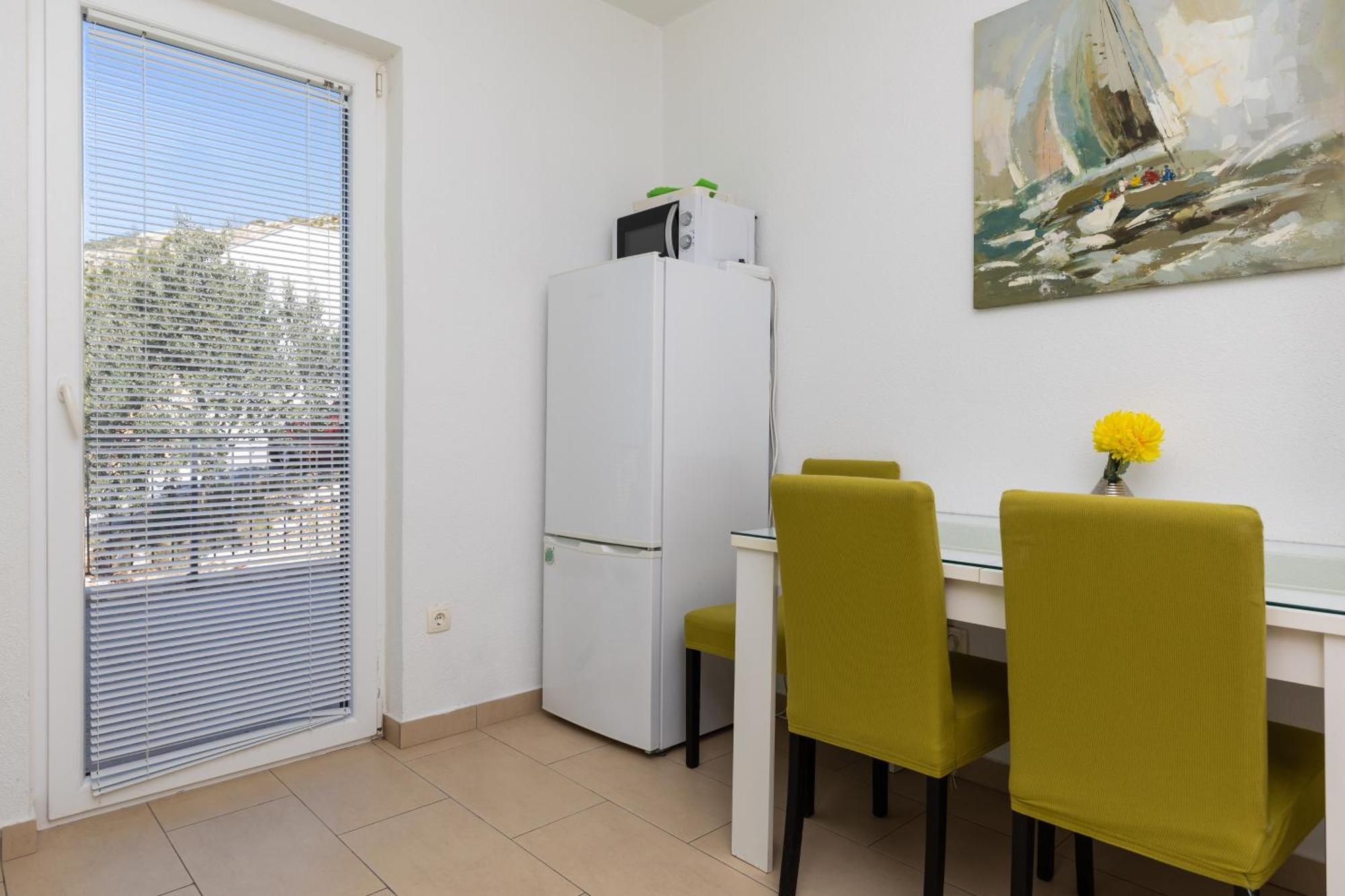 Apartments With A Parking Space Dugi Rat, Omis - 19516 Номер фото